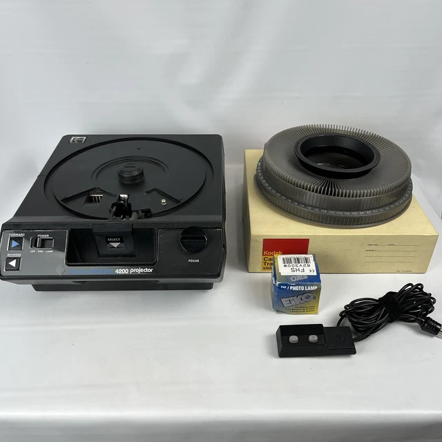 Proyector deslizante Kodak Carousel 4200 con bandeja deslizante, control remoto, cable de alimentación PROBADO