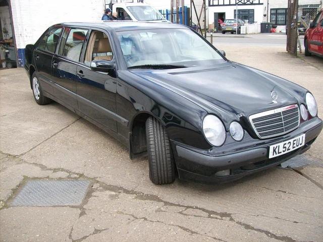 2002(52) MERCEDES E240 LIMO, 2.6i PETROL AUTOMATIC, 6 SEATER