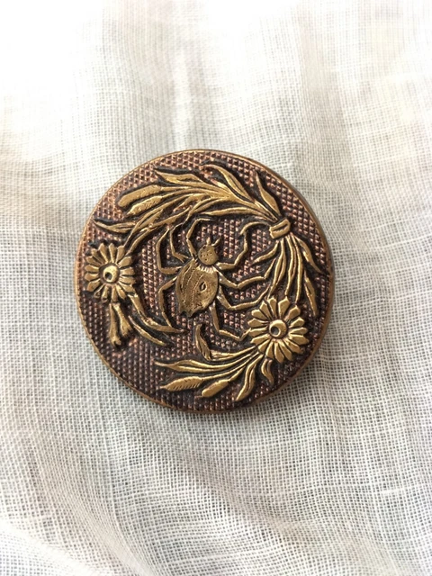 bouton  ancien De Collection En métal , Décor Araignée Et Fleurs