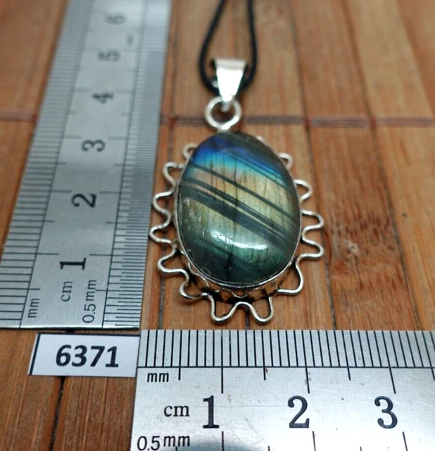 KAMBO Collier avec véritable labradorite naturelle - Pendentif mauvais KAMBO Collier avec véritable labradorite naturelle - Pendentif mauvais