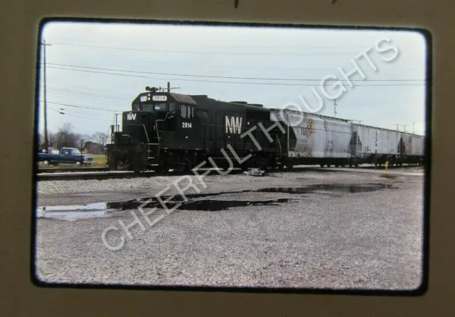 Original '88 Kodachrome Slide NW Norfolk Western 2914 GP35 action NH      30L29