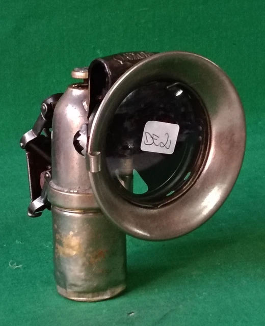 Lampada a petrolio d'epoca - ferro, vetro Lampada a petrolio d'epoca - ferro, vetro