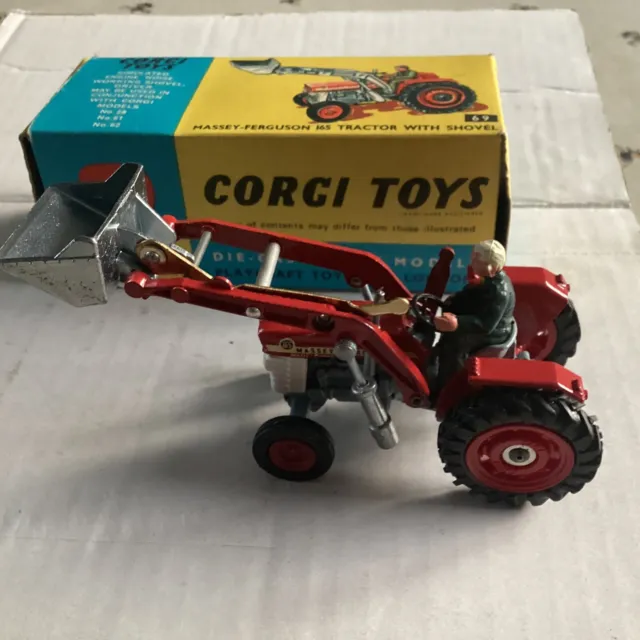 Corgi Toys. No 69 Massey Ferguson 165 Tractor With Shovel 2