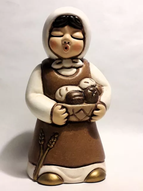 Donna con pane bianco presepe Giubileo THUN S2184A83