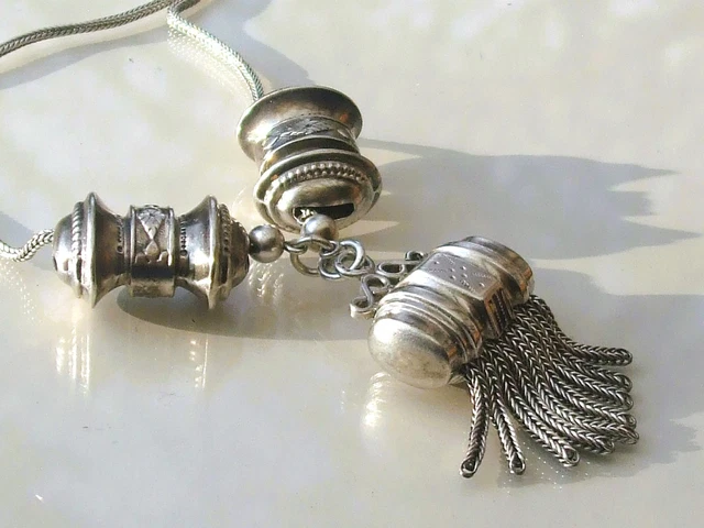 Pendentif / Clip Ancien Coquille Saint Jacques En Argent Poinçonné Avec Corail Et Marcassite - Bijou Vintage