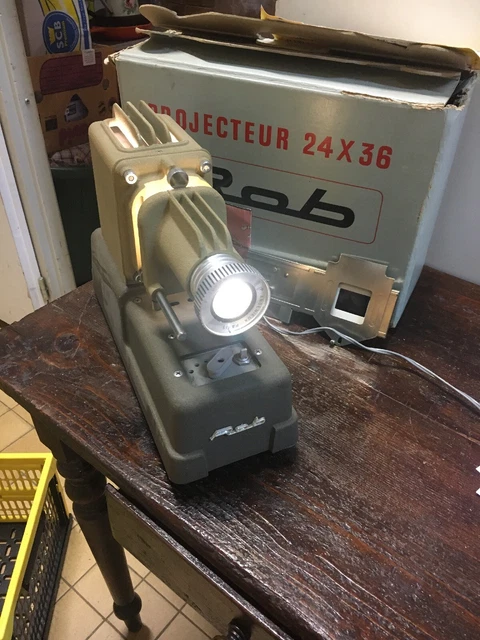 PROJECTEUR DE DIAPOSITIVE ancien , marque rob année 1960 vintage . EUR PROJECTEUR DE DIAPOSITIVE ancien , marque rob année 1960 vintage . EUR