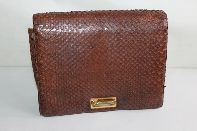 Sac à main en dentelle et satin - France