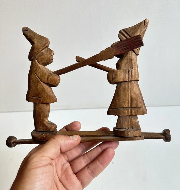 Jeu De Massacre Articulé En Bois – Art Populaire – Coup De Balai – Collection