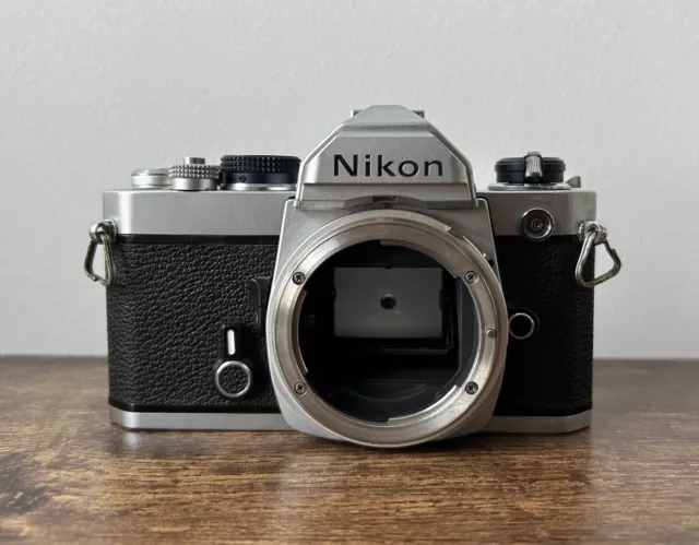 Nikon FM 35mm SLR Analog Kameragehäuse Silber