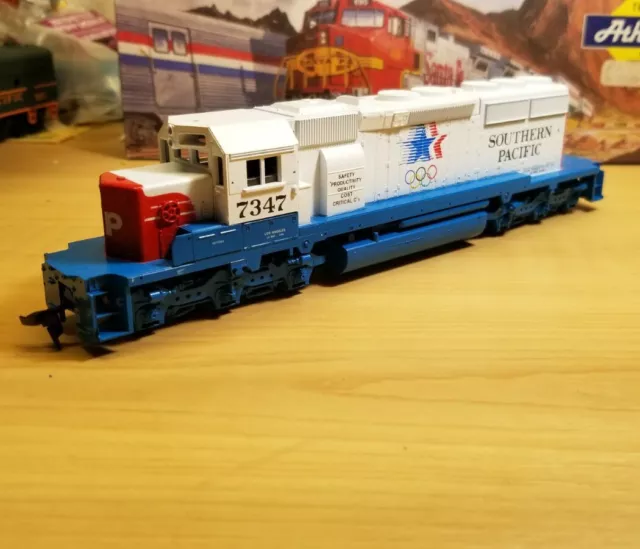 Athearn HO Scale Southern Pacific sd40-2 dummy locomotive  train engine Olympic