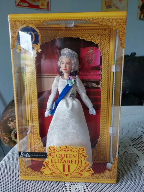 Barbie Signature Queen Elizabeth Ii Platinum Jubilee Doll