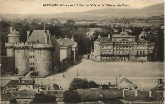 CPA ALENCON - L'Hotel de Ville et le Chateau des Ducs (138387)