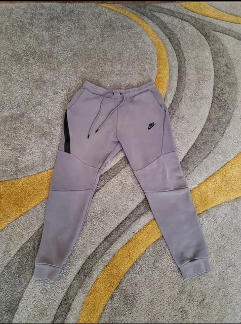 Nike joggers size medium deals