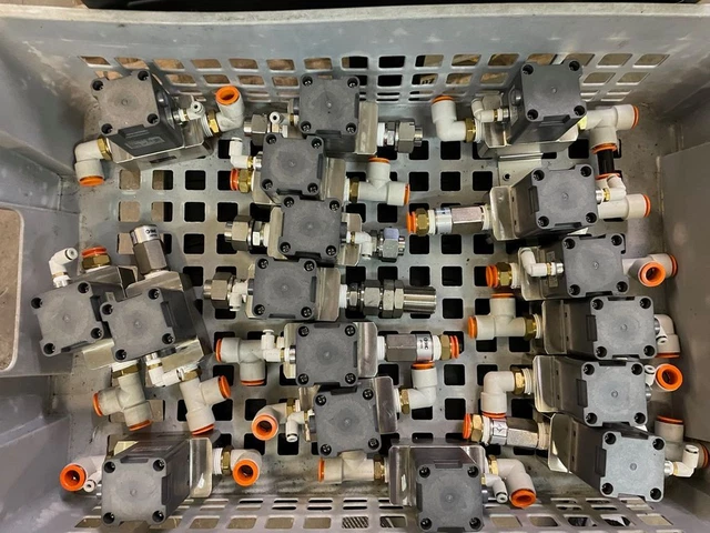 CKD CKD Advanced Micro Devices 422-25-0-4b Posten (16x) Valvola pneumatica