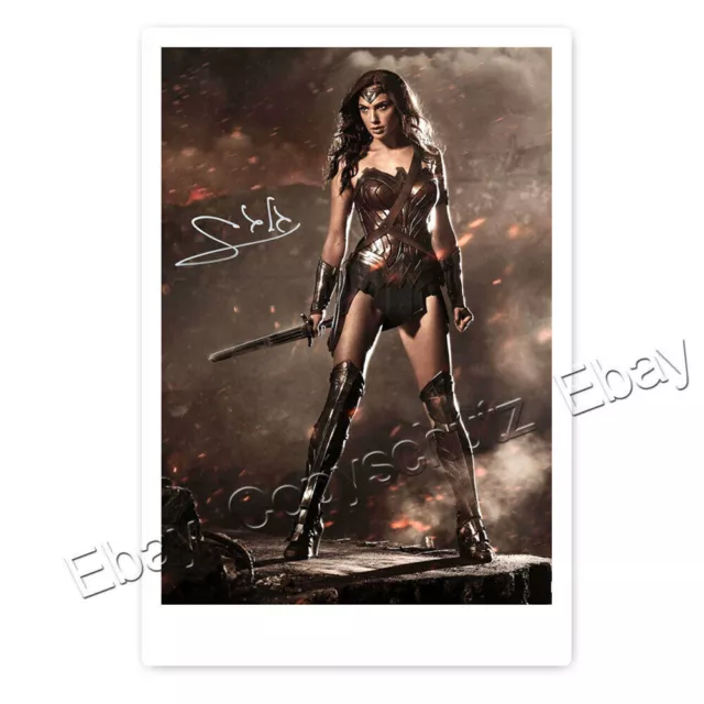 Gal Gadot als Wonder Woman - Autogrammfotokarte laminiert [AK2]