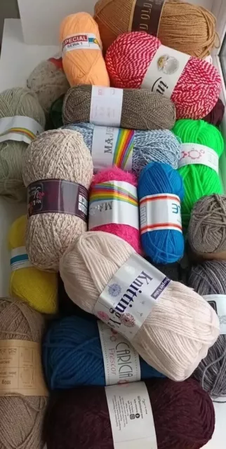 1kg Mixed bundle knitting crochet craft yarn great value, all New balls