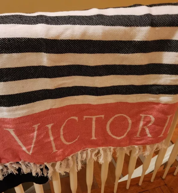 Manta de playa de Victoria's Secret rosa negro a rayas flecos algodón