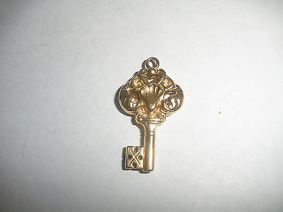 Great Vintage 14K Solid yellow Gold Fancy victorian style ornate key charm 5.4gr