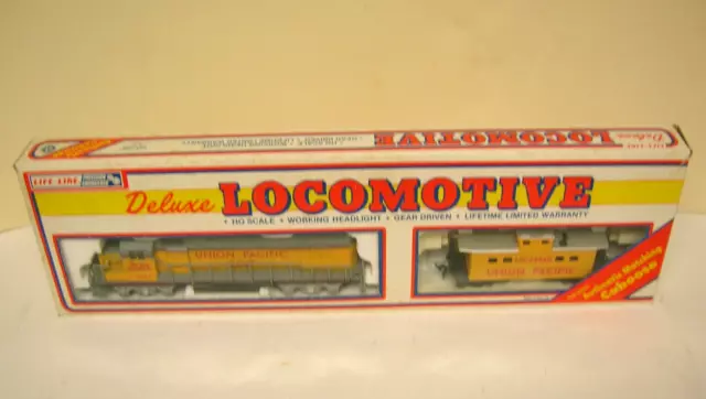 LIFE-LIKE DELUXE Diesel GP-38 LOCOMOTIVE 2047 & CABOOSE UNION PACIFIC TESTED