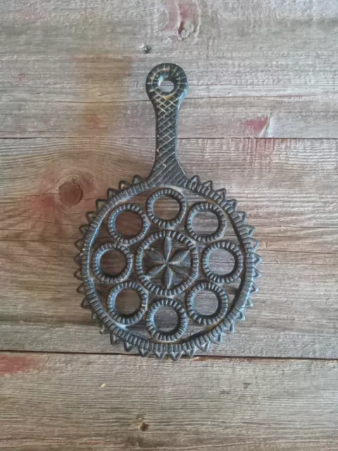 Cast Iron Star & Circles Pattern Trivet Black