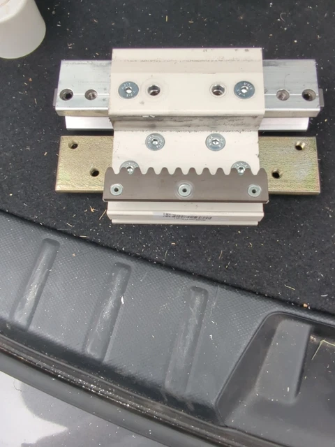 Riel de vía curvo Acorn 180 11915011 con placas Conn