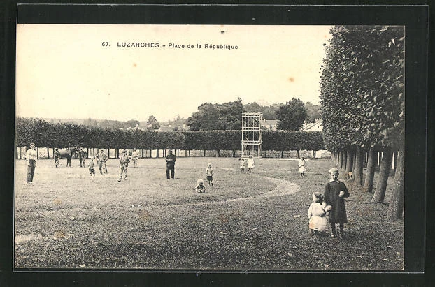 CPA Luzarches, Place de la République