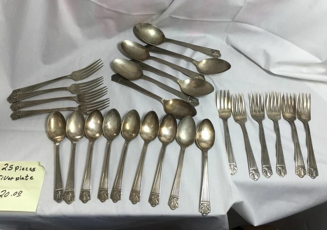 Lady Esther 1935 25 Pieces Silver Plate 112-8152 **flawed as found*** A344