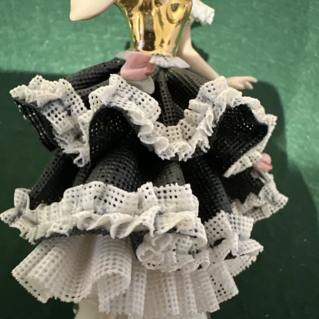 Vintage German Dresden Lace Lady Dancing Figurine Collectable. 3