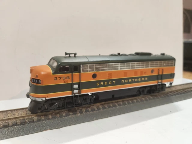 HO SCALE GREAT Northern F Unit GN Empire Builder Covered Wagon DC $20. ...