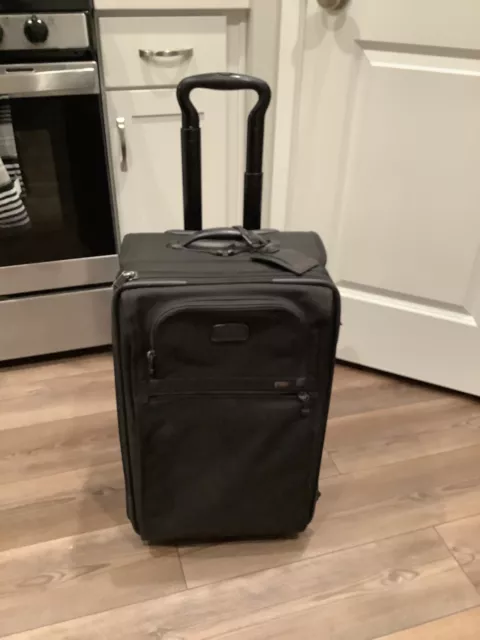 TUMI ALPHA 22022DH Frequent Traveler Expandable 22" Wheeled Upright Luggage.