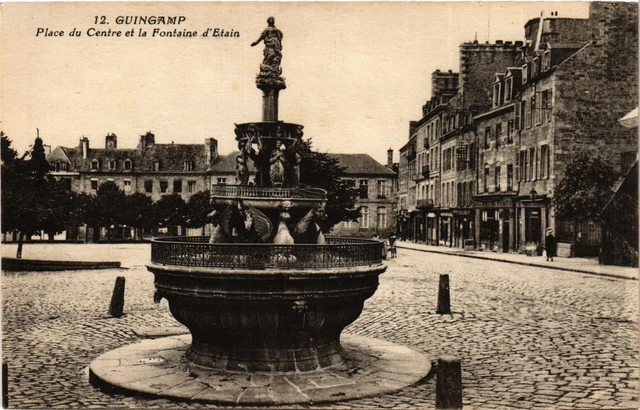 CPA GUINGAMP - Place du Centre et la Fountain d'Etain (381088)