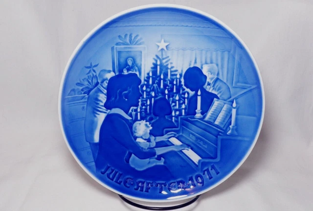 B&G Bing Grondahl Blue & White 1971 Jule After 7" Inch Plate Christmas at Home