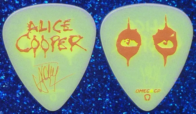 Alice Cooper-Tommy Henriksen-2023 Tour Guitar Pick! Glow Eyes!