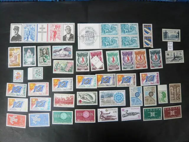 diverse alte Briefmarken aus Frankreich  auf großer Seite postfrisch, Lot,Posten