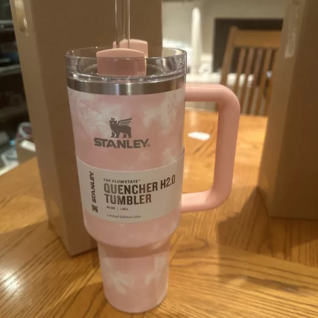https://www.picclickimg.com/5wYAAOSw2kFk9sGH/Stanley-Quencher-H20-Stainless-Steel-Tumbler-40oz-Peach.webp