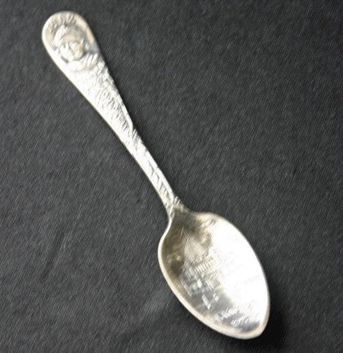 1892-3 CHICAGO WORLDS FAIR Souvenir Spoon Arts Building