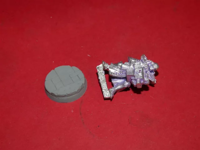 Warhammer 40k: Sisters of Battle: Adepta Sororitas: metal Sister w/Storm Bolter