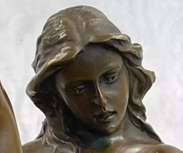 Fin Bronze Sculpture Représentant Un Chair Femelle 20th Siècle Signé Affaire