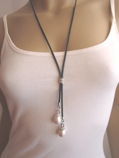 Damen Hals Kette Modekette Band lang Schwarz Silber 2 x Perle Charms Strass Edel