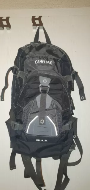 Camelback Mule grau und schwarz Hydratationsrucksack CAMELBAK Wandern