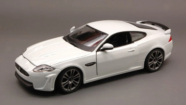 Voitures, camions et fourgons miniatures Coupe 1:24 Jaguar