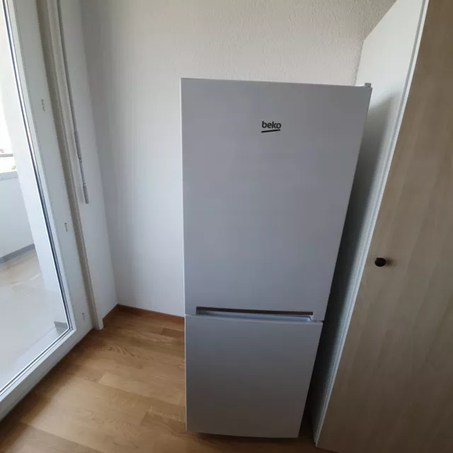 BEKO Frigo Congélateur Réfrigérateur congélateur bas comme neuf RCSA240M30W