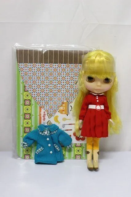 TAKARA TOMY Neo Blythe Custom: Mrs. Retro Mama Body doll Figure No BOX