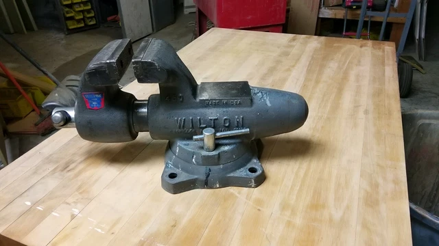 Wilton 450 Bullet Vise With Swivel Base, 4-1/2" Jaws, Opening  8"