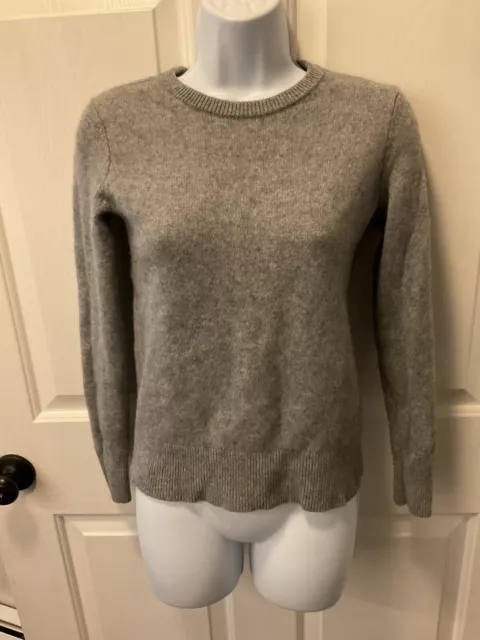 Theory Salomina 100% Cashmere sweater.Pre-owned  Tie in back at neck  Grey Sz P