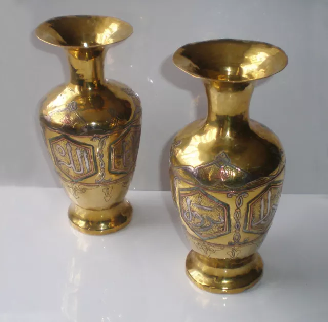 Zwei Alte Antike Arabische Vasen aus Messing eingelegt mit Silber und Kupfer  /m