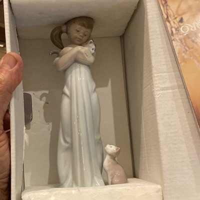LLadro "Don't Forget Me"  #5743 Girl with Cat and Kitten W/ Box Daisa 1990 Spain