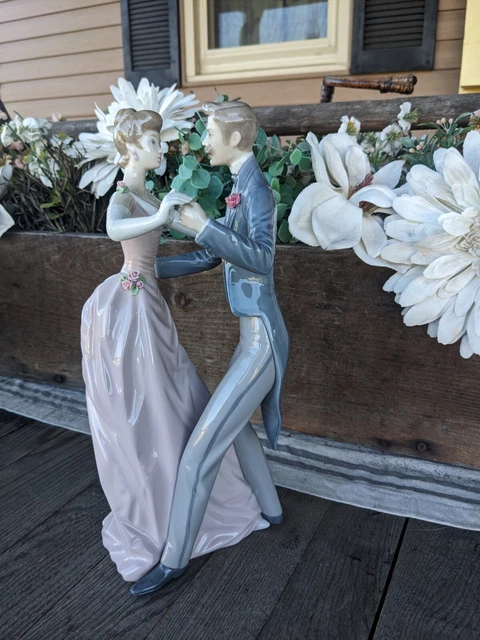 Vintage Lladro "Anniversary Dance" #1372 By: Antonio Ballester Vintage Lladro "Anniversary Dance" #1372 By: Antonio Ballester
