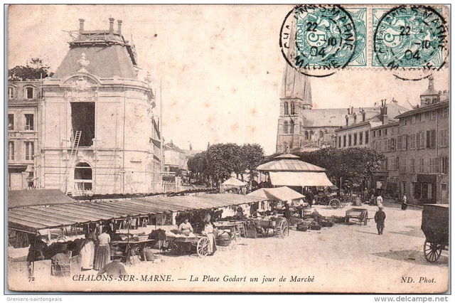 51 CHALONS SUR MARNE - la place godart un jour de marche