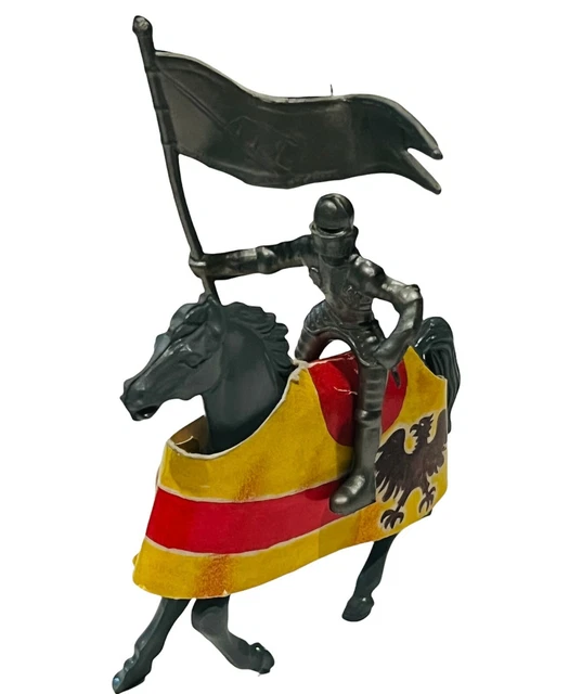 MEDIEVAL KNIGHT VTG plastic toy figure England 1960 Britain marx